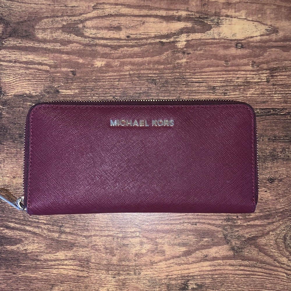 michael kors zip wallet